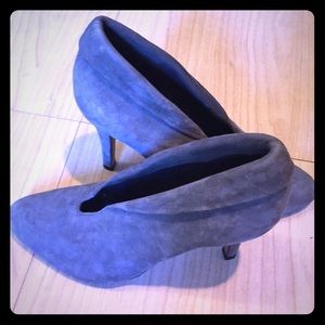 Grey suede Steve Madden pumps